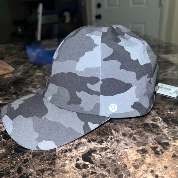 LULULEMONMON F&F RUN HAT CAMO COLOR ONE SIZE NWT - Picture 4 of 7